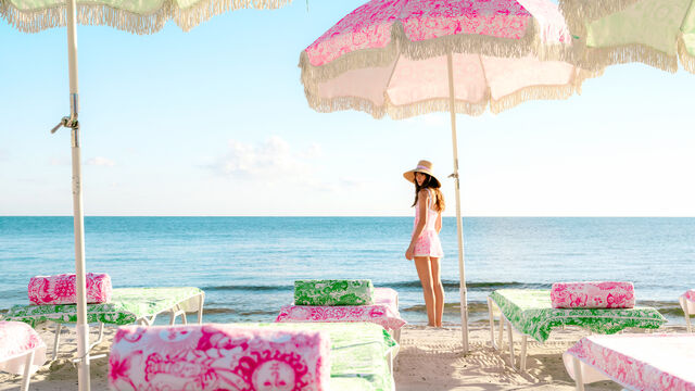 lilly pulitzer seaspray blue lovers coral beach patio umbrella Business & Pleasure Co. The Let every rainy day feel like a walk by the shore with our travel umbrella lilly-pulitzer-pottery-barn-beach-poolside-umbrella-chaise-cushions - The Glam Pad